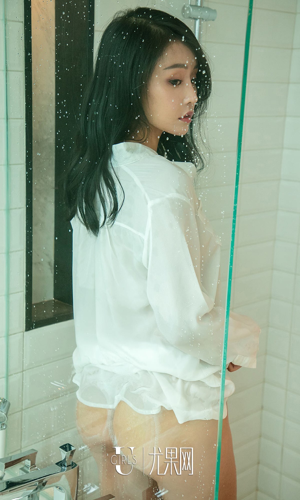 [爱尤物]2018APP NO.1141 张馨彤一净妆少女